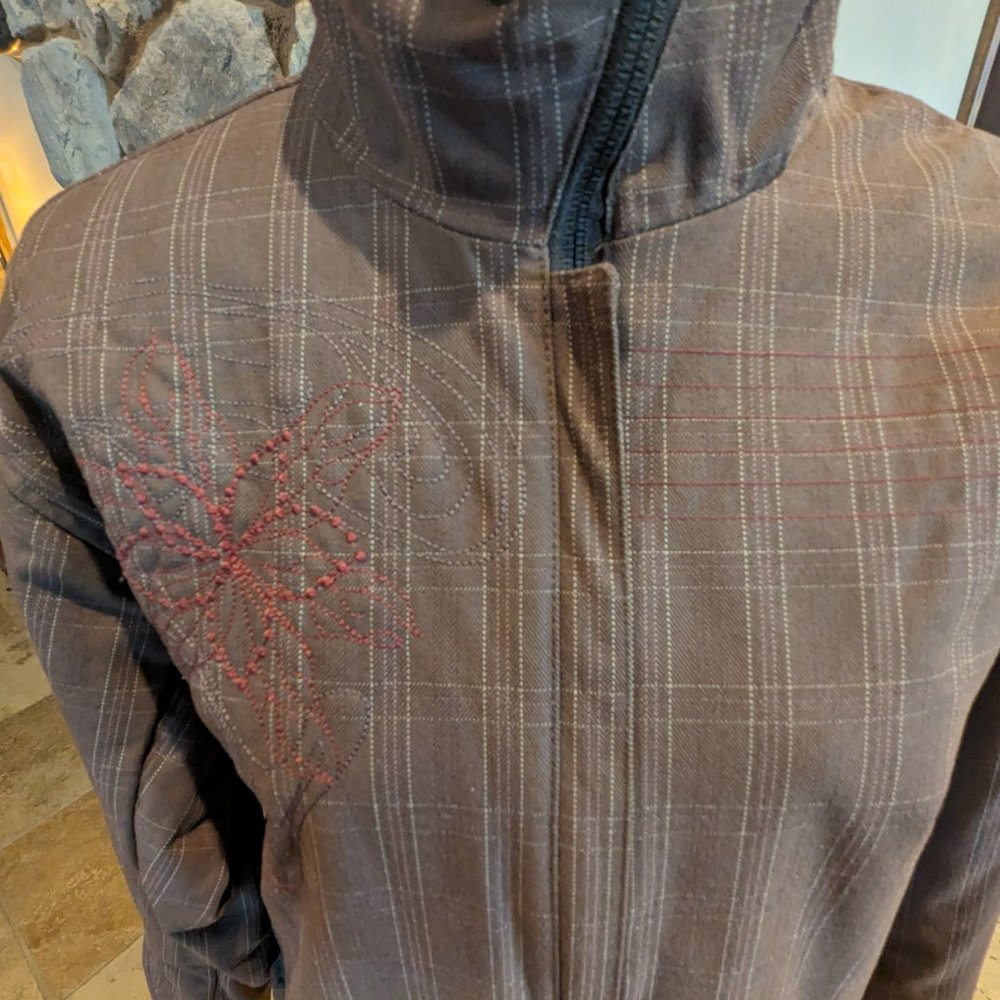 Embroidered Jacket from Mountain Hardwear - Picture 5 of 17